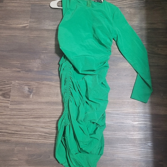Zara Green Ruched One Sleeve Dress Size S Kelly Green Bodycon Edgy - Picture 5 of 7